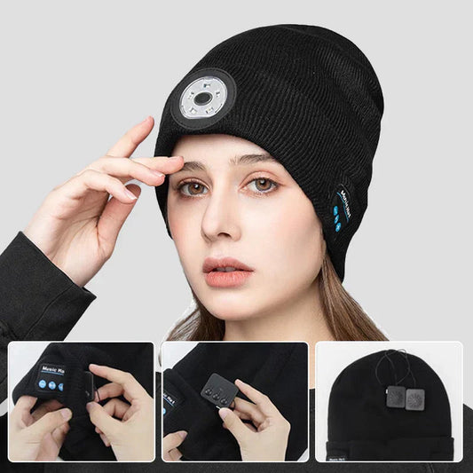 Neulottu lakki, jossa on irrotettava LED-otsalamppu ja Bluetooth-kuulokkeet