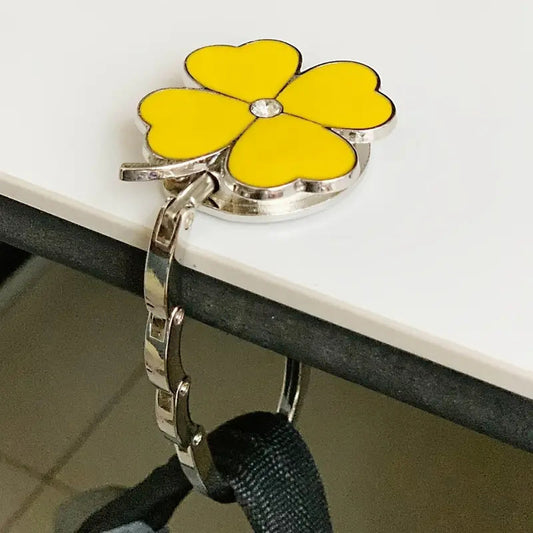 Neliapila käsilaukkukoukku